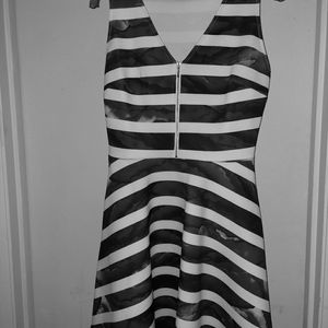 APT9 size 8 Summer Dress